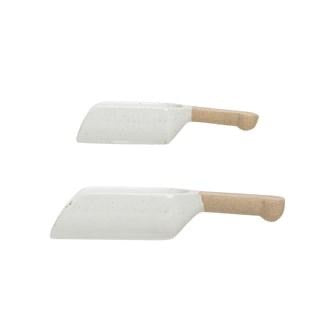 Aren't these scoops adorable? They are perfect to use with cereal, sugar, flour, rice, etc. Set of two. Measurements: 6-1/4"L ; 5-3/4"L